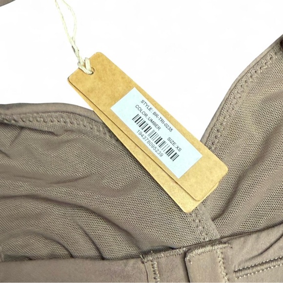 Skims xs triangle bralette 
size xs - Picture 3 of 3